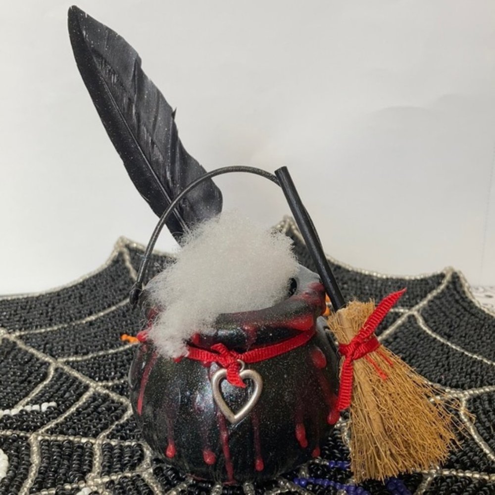 Cauldron Love ❤️ Magic Gothic Potion Lamp
